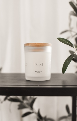 świeczka w matowym szklanym słoiku