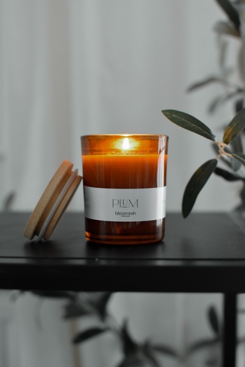 świeczka w słoiku z bambusowym wieczkiem