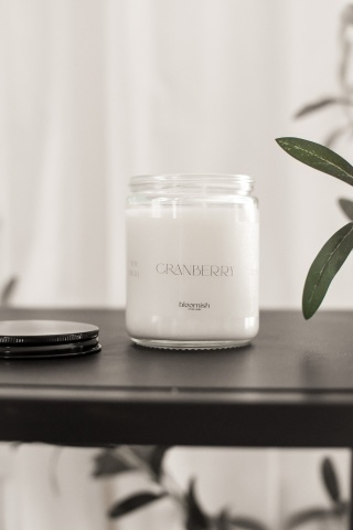 świeczka w szklanym słoiku