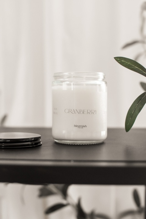 świeczka w szklanym słoiku