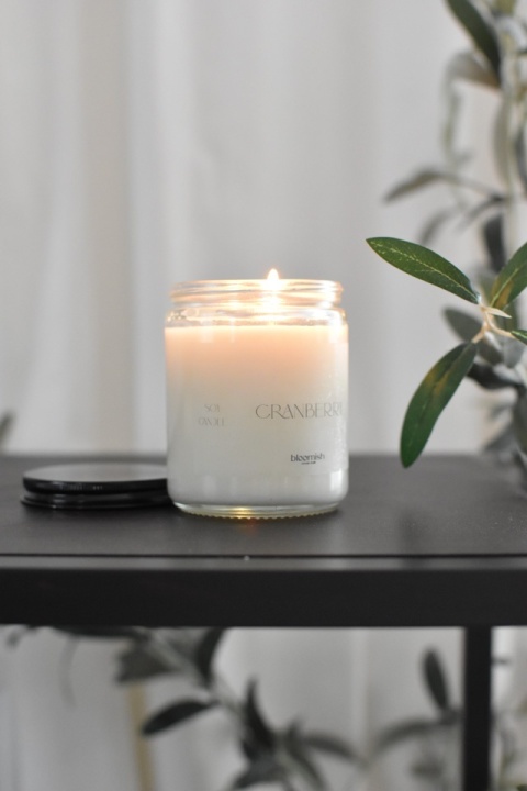 świeczka w szklanym słoiku