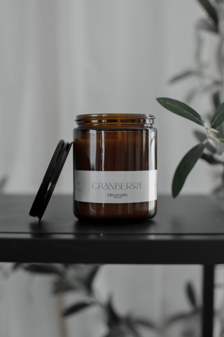 świeczka w szklanym słoiku