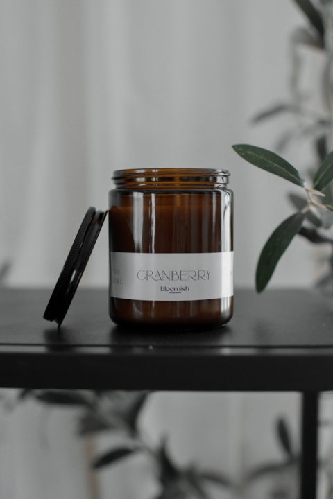 świeczka w szklanym słoiku