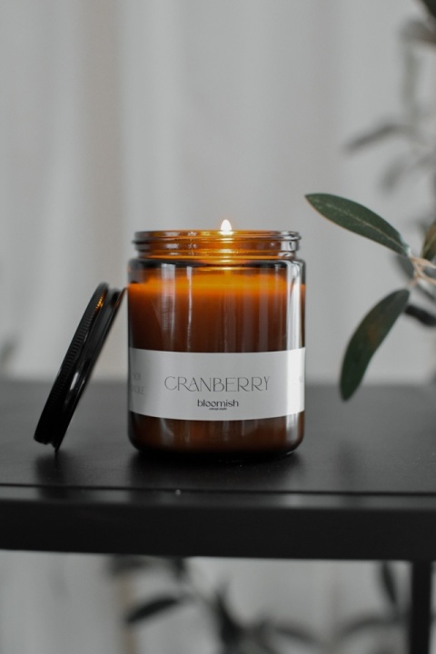 świeczka w szklanym słoiku