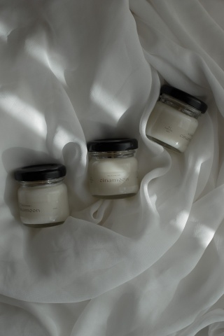 świeczka w szklanym słoiku