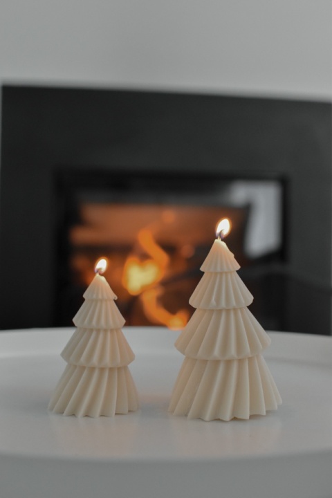 świeczka wolnostojąca w kształcie choinki