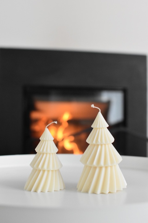 świeczka wolnostojąca w kształcie choinki